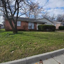 Building Photo - 534 Holly Ln