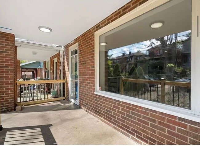 Building Photo - 2031 Chalfant St