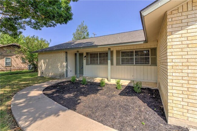 Building Photo - 803 Riverbend Dr