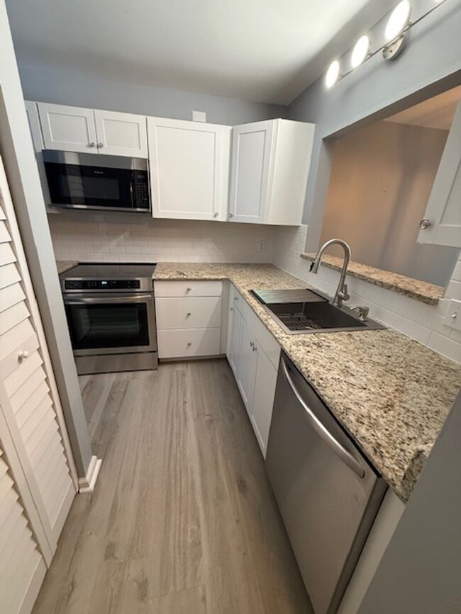 Foto del edificio - Upgraded - Woodlake Villa 148