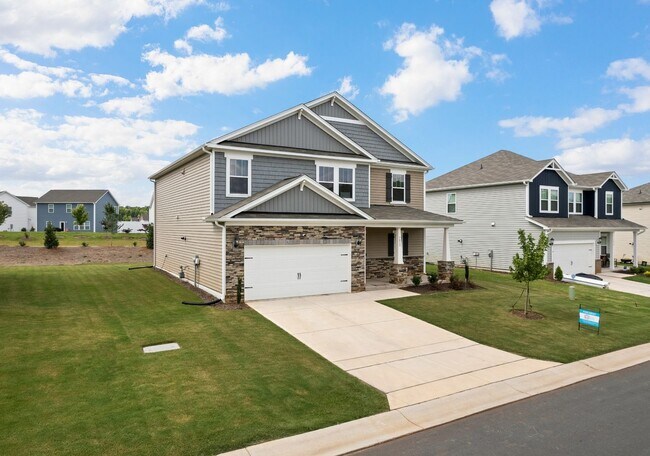 Foto del edificio - Convenient, Spacious and Move-in Ready 5 Bed/3 Bath Home in Mebane