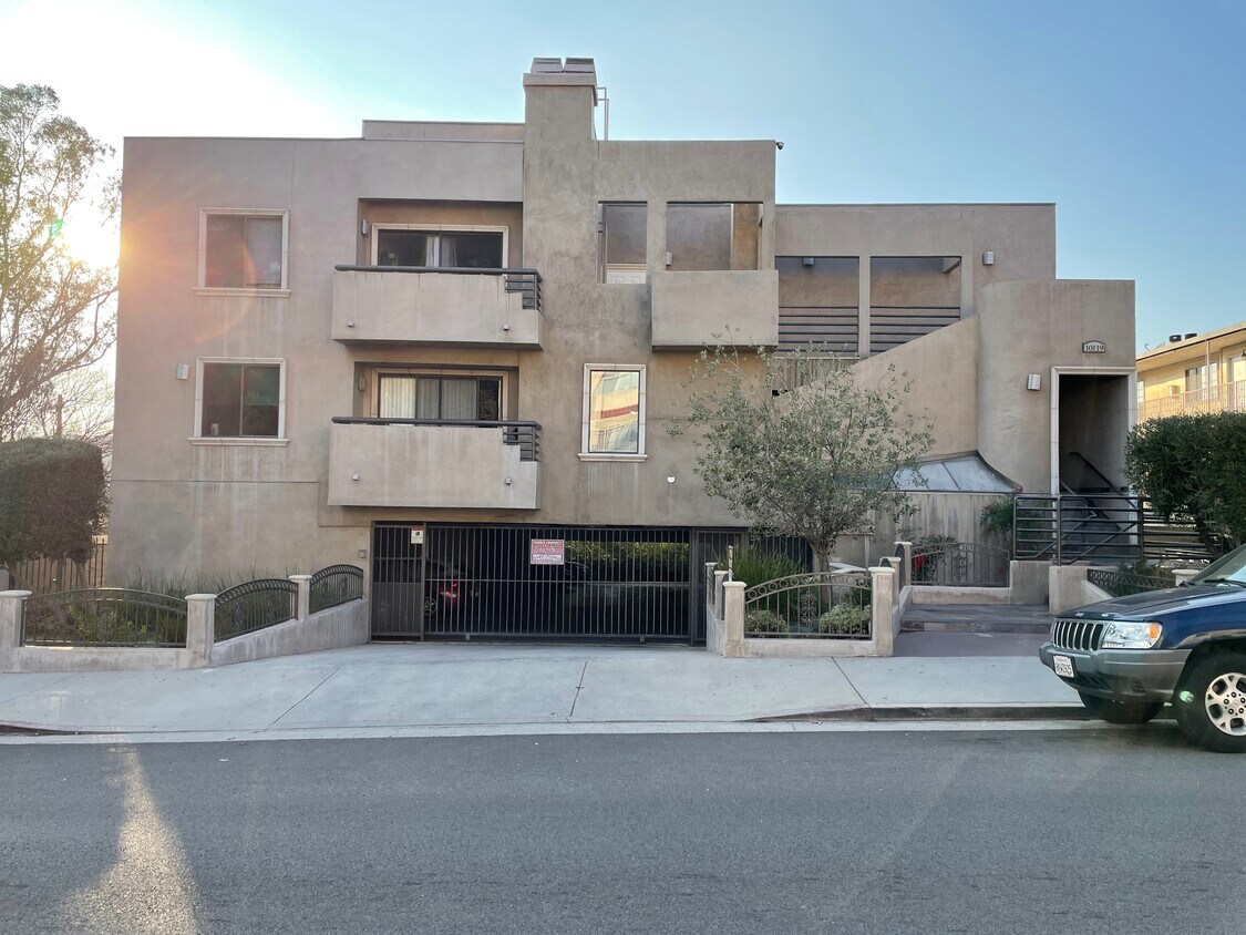 10119 Commerce Ave Unit 9, Tujunga, CA 91042 Condo for Rent in