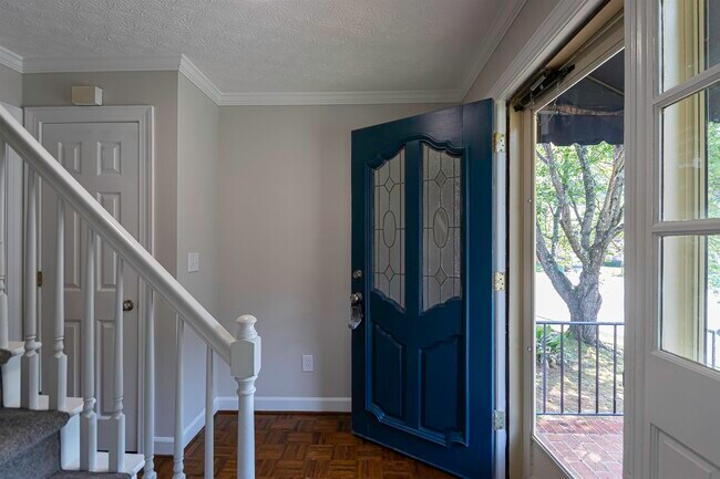 Building Photo - 3165 Henderson Walk