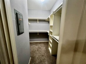 Building Photo - 3100 Walnut Bend Ln
