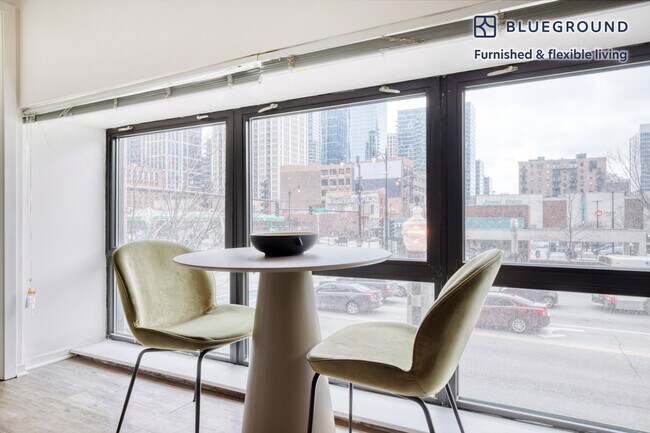 Foto del edificio - 30 E Roosevelt Rd