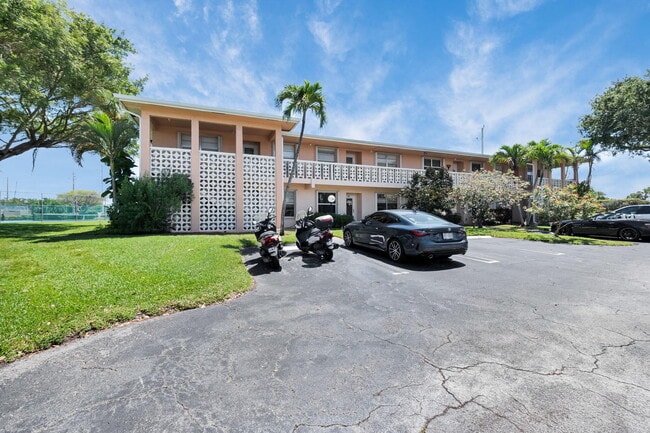 Building Photo - 1631 NW 18th Ave