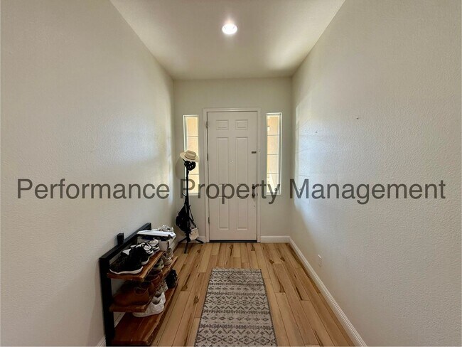Building Photo - Gorgeous 5 Bed/3 Bath Rio Bravo Home w/ RB...