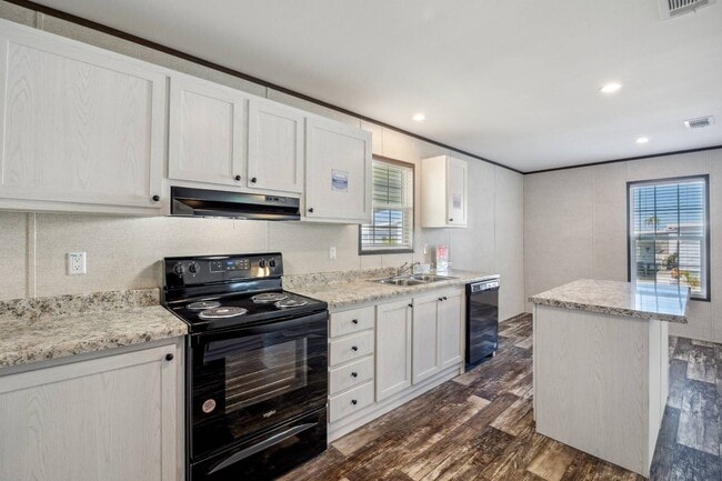 Building Photo - 603 63rd Ave W