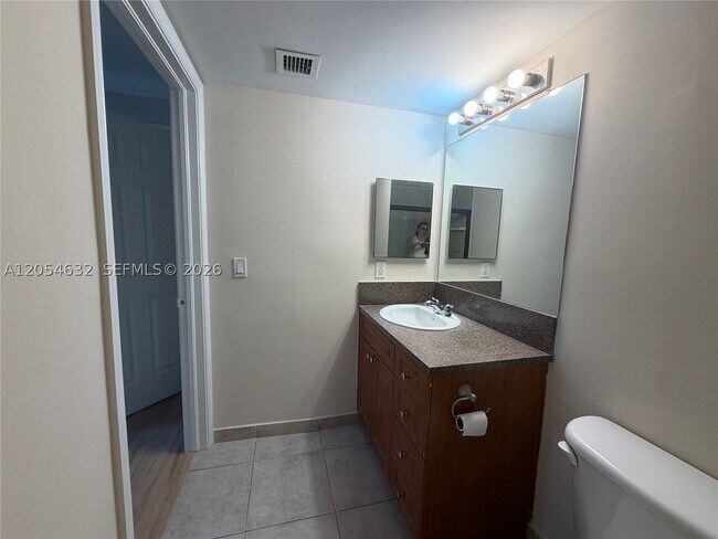 Foto del edificio - 6195 NW 186th St
