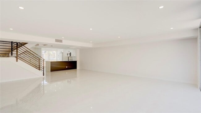 Foto del edificio - 933 NE 24th Ave