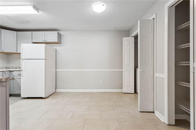Building Photo - 6362 Wedgeview Ct