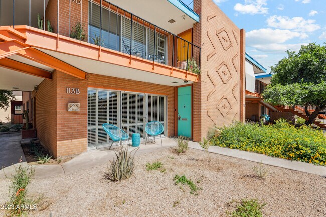 Building Photo - 113 E Palm Ln