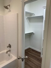 Building Photo - 5523 Kemper St