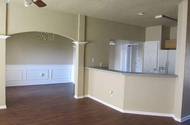 Foto del edificio - 1700 Farmington Dr