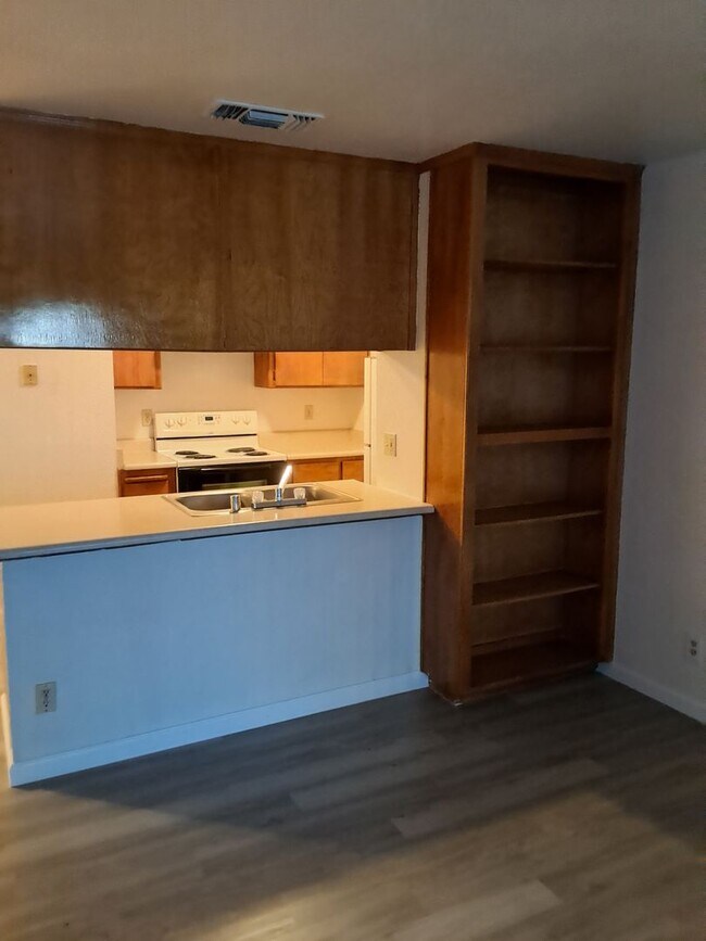 Building Photo - Northwood Apartments