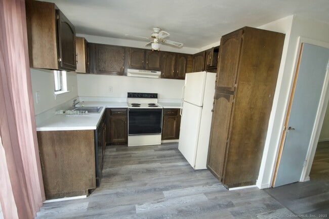 Building Photo - 839 Blackstone Vlg