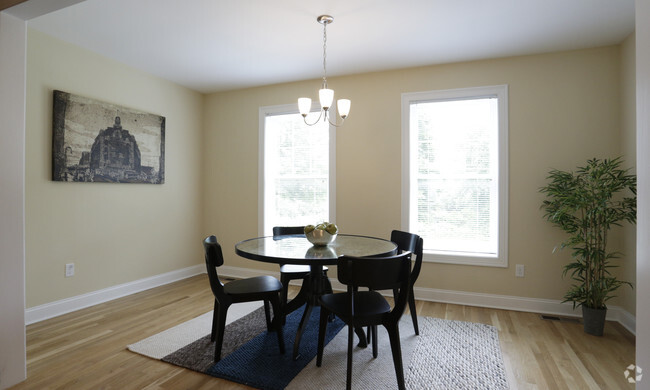 Dining Room - Mayfair Square