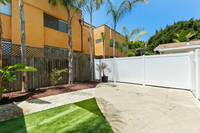 Front yard - 1034 Bay St