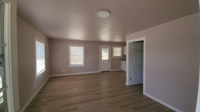 Building Photo - 203 4th St