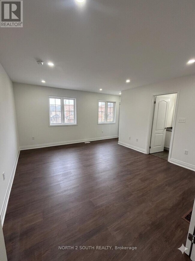 Photo du bâtiment - 2271 Whitewood Cres