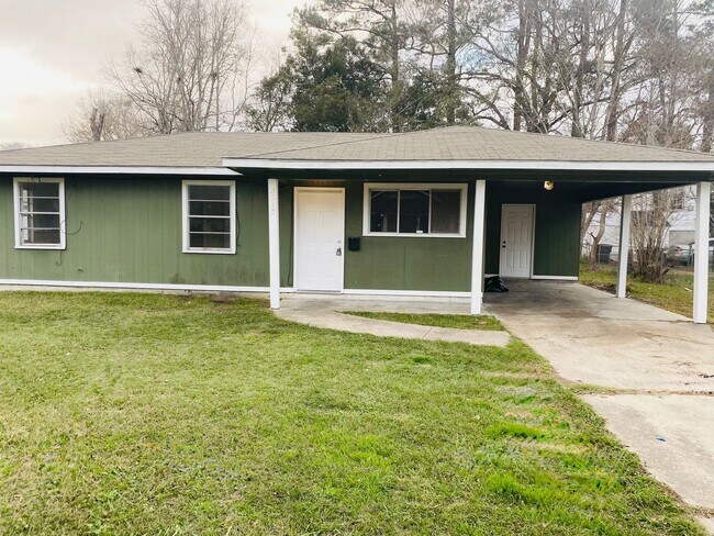 Foto del edificio - 3617 Clayton Dr