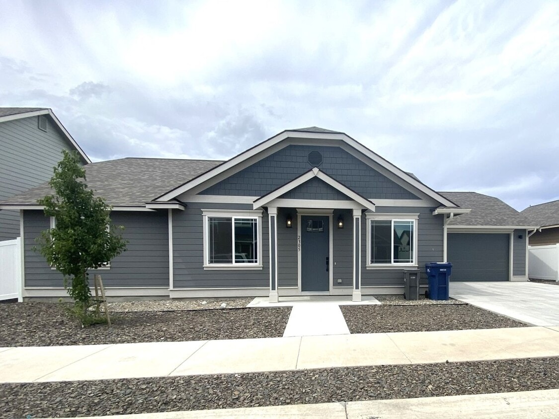 Primary Photo - Exceptional 3 Bed, 2 Bath Home!