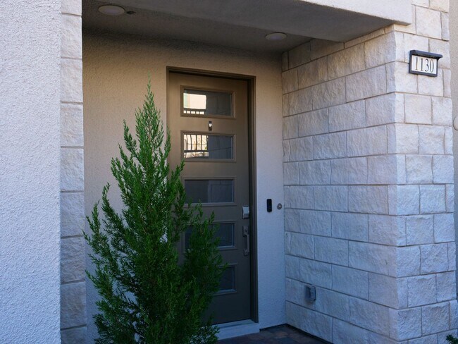 Building Photo - Modern 3BR Gated Townhome w/ 2-Car Garage