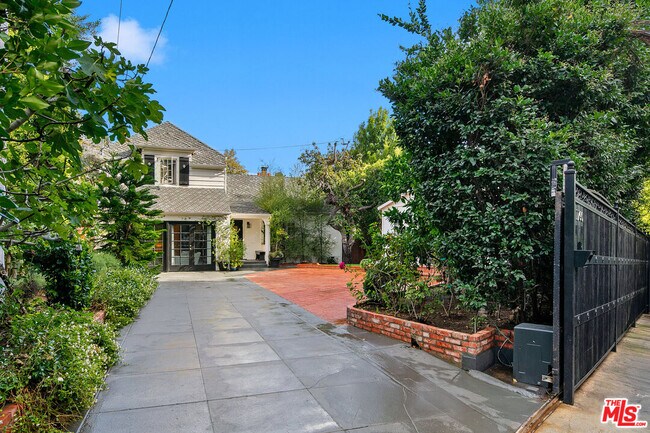 Building Photo - 1760 Nichols Canyon Rd