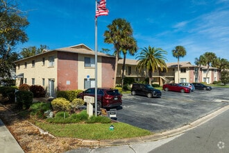 Building Photo - Golfview Apartments