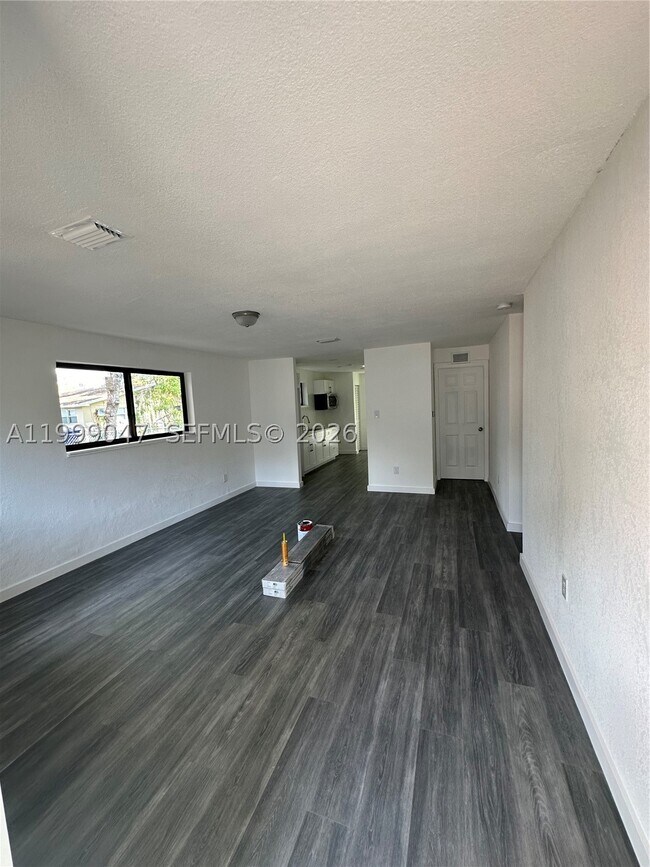 Building Photo - 3689 William 3689