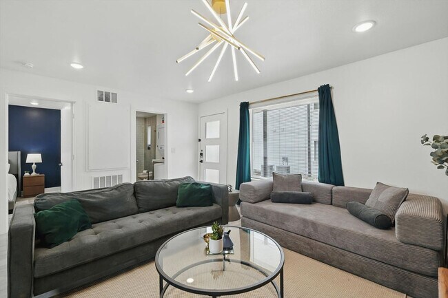 Foto del edificio - 4416 San Jacinto St