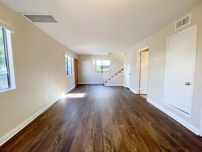 Building Photo - 1206 Viola Ave
