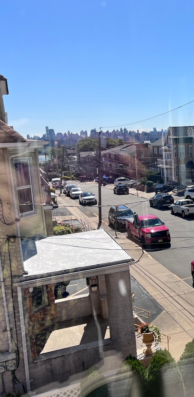 Foto del edificio - 231 Riverview Pl