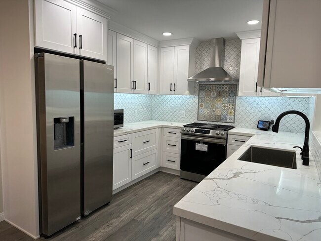 Building Photo - 459 Stanford Dr