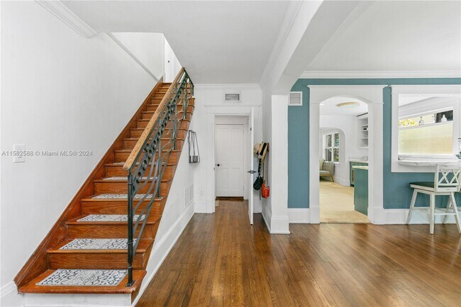 Foto del edificio - 18 NE 42nd St