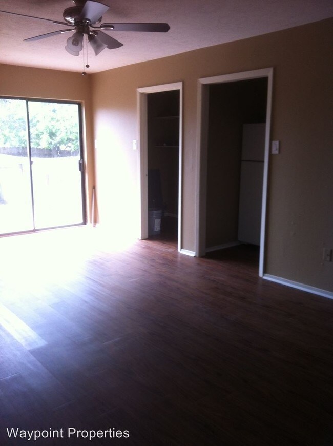 Foto del edificio - 302 Manuel Dr