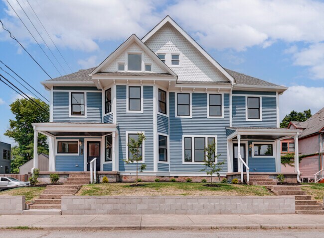 Building Photo - 320 E 19th St