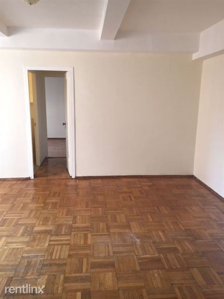 Building Photo - 1960 E Tremont Ave