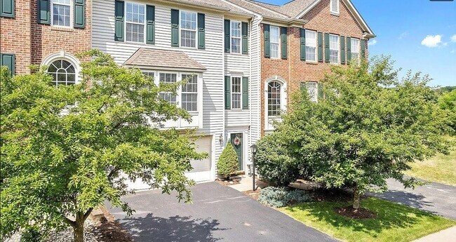 Foto del edificio - 531 Village Green Blvd W