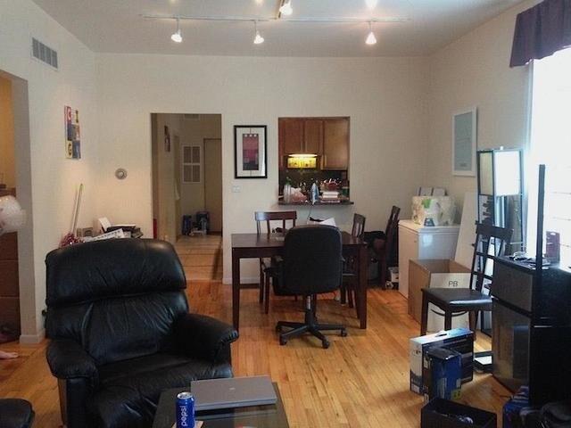 Foto del edificio - 2924 N Racine Ave