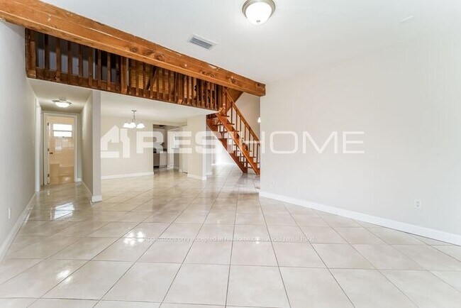 Building Photo - 8961 Bermuda Dr