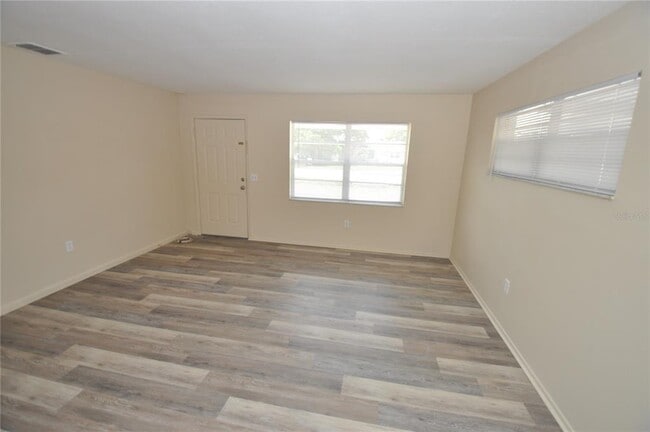 Building Photo - 2587 Sun Acres Blvd