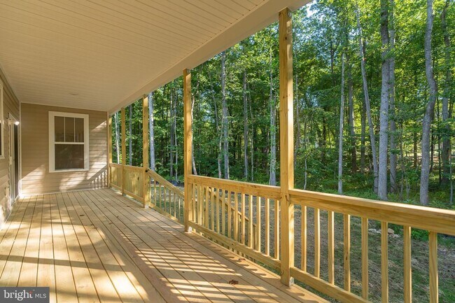Building Photo - Adorable, Newer Home