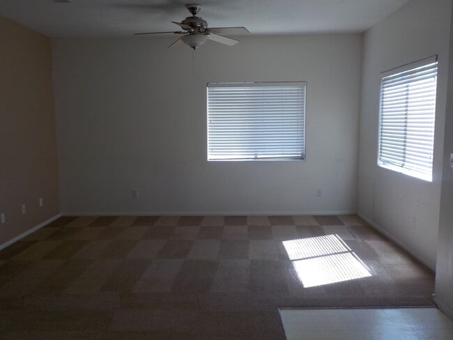 Building Photo - Three Bedroom Hermosa Vistas Condo!