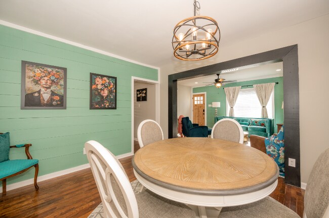 Building Photo - 611 W Houston St