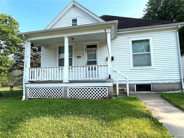 220 E Center St, Lebanon, IL 62254 - House Rental in Lebanon, IL ...