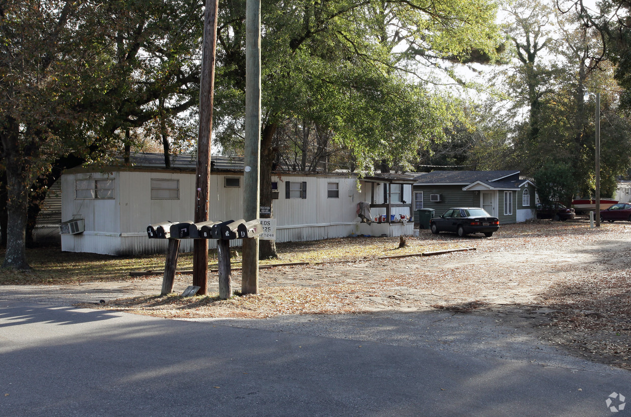 Primary Photo - 1225 Dickson Ave