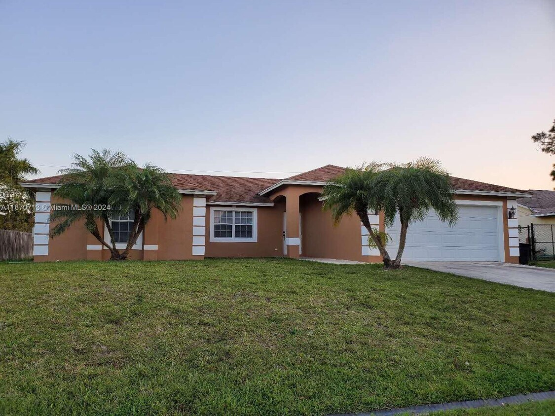 Primary Photo - 1010 SW Mataro Ave