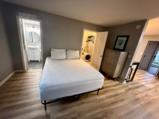 Foto del edificio - 1204 S Lake Dr