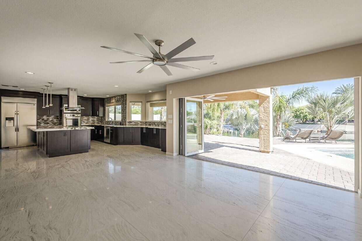 Foto principal - Luxury Waterfront Home in Ocotillo – Avail...